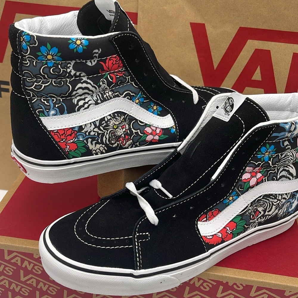 Vans Men’s High-Top Sneakers Sk8-Hi
Tiger Floral Multi/True White
VN000BW76GL - Picture 13 of 16